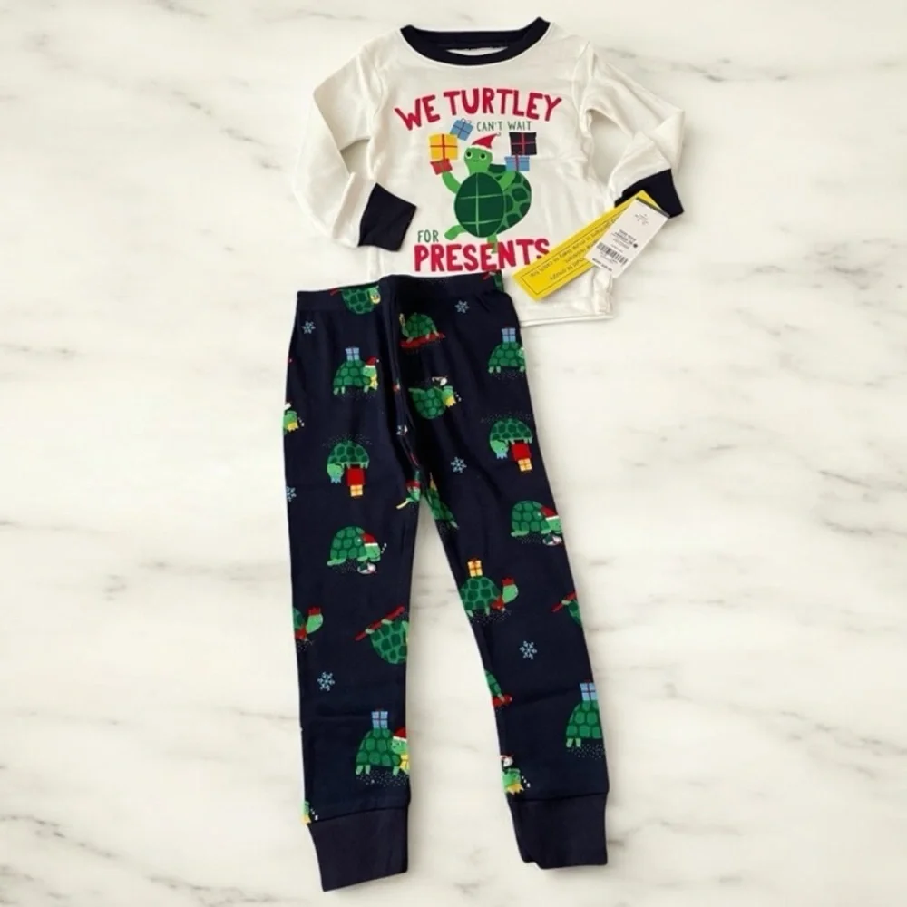 ⭐️2T Carter's Little Boys' Christmas 2-Piece Snug Fit Cotton PJs ⭐️